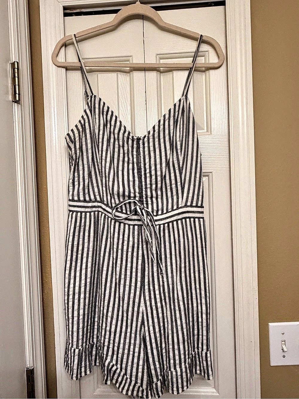 American Eagle Outfitters Striped Romper in White & Black Size XL Like New